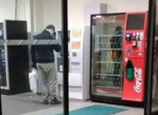 Gruevski është parë duke nxjerr para nga një bankomat në Budapest (FOTO)