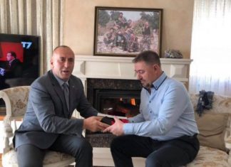 Haradinaj përcjellë shokët e armëve për në Hagë: Dalshi faqebardhë!
