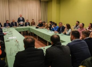 Haradinaj: Pyeta Kadri Veselin dhe Fatmir Limajn, a keni fytyrë a jeni të pafytyrë sot?