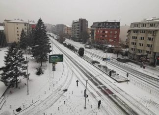 Bora mbuloi rrugët e Shkupit, a do të pastrohen rrugët në kohë? (FOTO)
