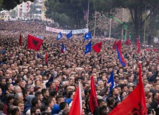 Opozita proteston sot para Kuvendit të Shqipërisë, Policia me masa të shumta