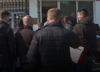 Vazhdon largimi nga vendi, radhë të gjata para ambasadave (VIDEO)