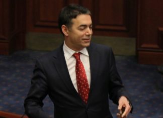 Dimitrov: Të tërhiqen partitë politike, shumë janë të shpërndara në institucione