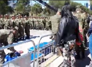 Mbi 20 ushtarëve shqiptarë u bie të fikët gjatë ceremonisë për NATO-n në Tiranë (VIDEO)