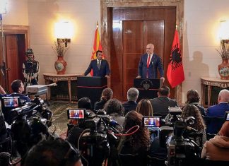 Rama falënderon Zaevin për Ligjin e gjuhëve
