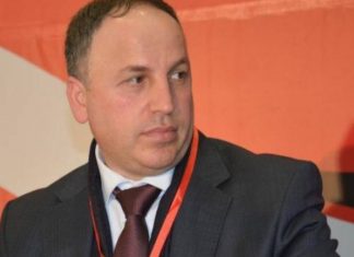 Adnan Azizi godet ata që duan të manipulojnë me votën shqiptare: Ju është prishur gjaku