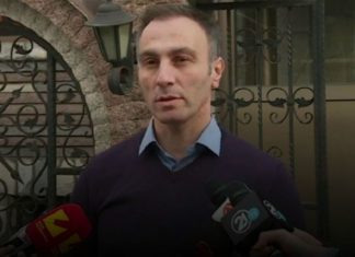 Artan Grubi tregon “forcën” e godet me grushta sekretarin e përgjjthshëm të qeverisë
