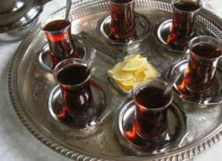 A e dini pse çajit të zi shqiptarët i thonë çaj rusi? Ja arsyeja