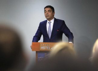 A do të japë dorëheqje Dimitrov? Ja përgjigja e tij