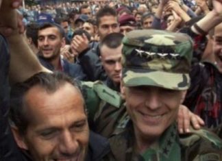 Wesley Clark, ky ishte gjenerali që nënshtroi Serbinë