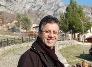 Sinani: Reka shprehet në dy gjuhë, Siljanovka na urren, po Pendarovski i ‘të gjithëve’ pse nuk drejtohet edhe shqip?