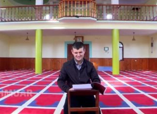 Djaloshi kosovar edhe pse i verbër arrin të lexojë Kur’an-in në gjuhën shqipe (VIDEO)