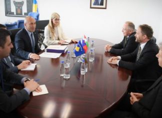 Kryeministri Haradinaj priti në takim përfaqësuesit diplomatik të shtetit të Vishegradit