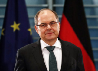 Djegia e mandateve, Schmidt: Kjo nuk është normale