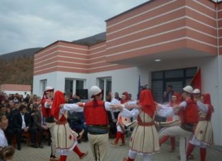 Emocionuese: Ish refugjati nga Kosova bën dhuratë jo të zakontë për fshatin që i mirëpriti gjatë kohës së luftës