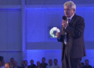 Ahmeti uron Penderovskin dhe e porosit të respektojë parimin e konsensualitetit