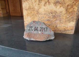 “27 prilli”, Aleanca vendos “gurin” para Kuvendit (FOTO)