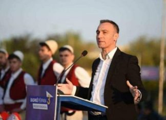 Sqarohet Grubi: Unë, Artani, i biri i Sakipit