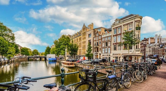 amsterdam-2241485_960_720