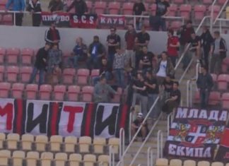 Ja si këndojnë thirrje antishqiptare tifozët maqedonas në stadium (VIDEO)