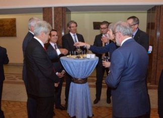 Fushata zgjedhore, ironi dhe kritika nga liderët politik (VIDEO)