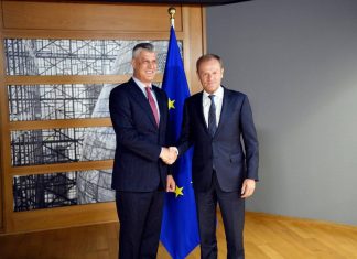 Thaçi pas takimit me Hahn dhe Tusk: BE të mos e vonojë më heqjen e vizave