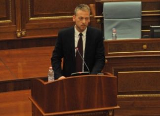 Deputeti kosovar kundër bashkimit kombëtar, pretendon se Serbia kënaqet po të bashkohen shqiptarët