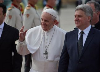Papa Françesku arriti në Vilën Vodno në takim me autoritetet shtetërore