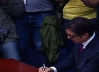 Stevo Pendarovski edhe zyrtarisht presidenti i ri i Maqedonisë së Veriut (VIDEO)