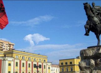 Skënderbeu i Tiranës a është kopje e një monumenti rus? (FOTO)