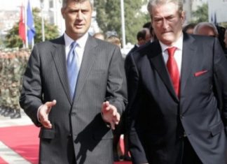 Thaçi godet përsëri Berishën: Bëra gabim që i dhashë dorën argatit të Millosheviçit