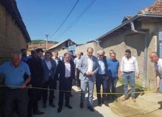 Skandal në Sllupçan: Funksionarët e BDI-së presin metrën në vend të shiritit?