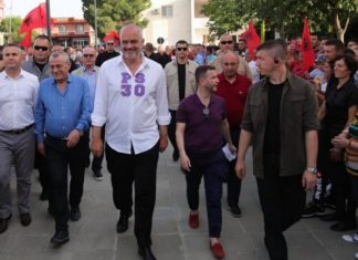 Erion Braçe hedh i pari votën, mesazhi që ka për shqiptarët (VIDEO)