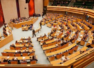 Parlamenti holandez “dritë të kuqe” për Shqipërinë dhe “jeshile” për Maqedoninë