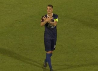 Momenti që nuk duhet humbur: Shqiponja e Xhakës që i emocionoi të gjithë në stadium