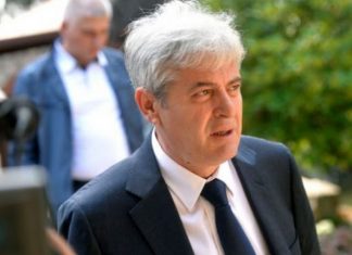 Ali Ahmeti: Mbrëmë fitoi Kosova, nuk përmend dhe uron Kurtin