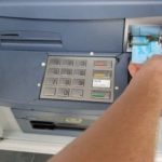 Shqiptari arrestohet dhe dëbohet nga Kroacia: Mori paratë që i gjeti tek bankomati