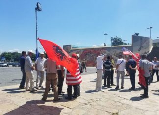 Sulmohet vëllai i El Chekës para protestës në Shkup (FOTO)