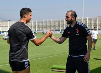 Puthje dhe përqafime, ja si e presin Ronaldon në stërvitje (FOTO)