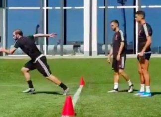 Gonzalo Higuain duket si lojtar amator në krahasim me Cristiano Ronaldon, kur te Juventusi ushtrohet në sprinte