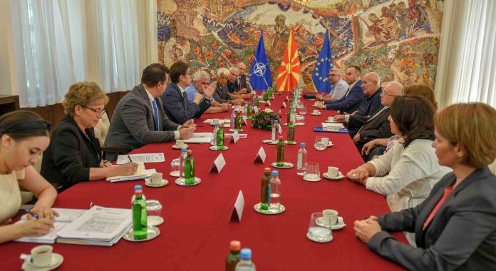 pendarovski-komisioni-falje
