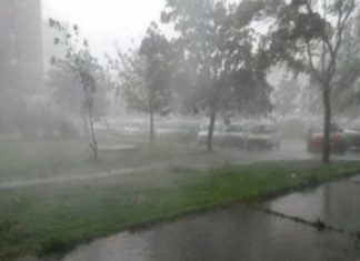 Stuhia paralizon Shqipërinë qendrore, shi, rrufe dhe erëra të forta