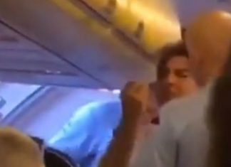 Publikohen pamje nga përleshja e ish-trajnerit të Crvena Zvezdës në aeroplan (VIDEO)