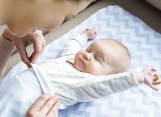 Kur dhe pse bebet ndryshojnë ngjyrën e syve