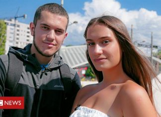 Ariani dhe Selena nga Mitrovica, shqiptari dhe serbja që “thyejnë akullin” për një takim, dhe grinden në minutat e para (VIDEO)
