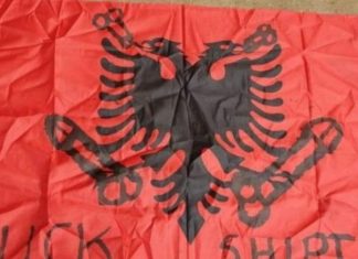 Me mbishkrimin “Fuck Shqiptari”, digjet flamuri shqiptar në Australi (FOTO)