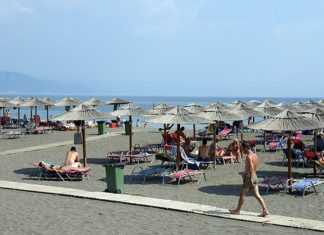 Epidemiologu shqiptar: Shkoni në plazh, virusi nuk merret në det