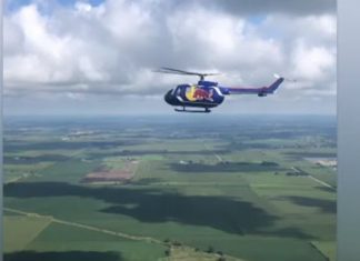 Manovra të rrezikshme me helikopter, pilotët e kthejnë mjetin për 360 shkallë