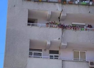 E frikshme, pallati në Tiranë çahet në dysh nga tërmeti (FOTO)