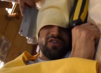 Masazhë me thikë: Çmenduria që ka ‘kapluar’ rrjetet sociale (VIDEO)